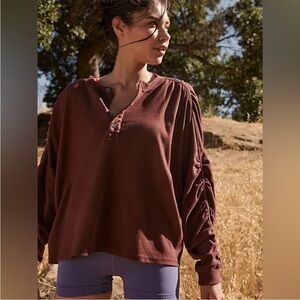 Free people movement flow state‎ layer in maroon size XS